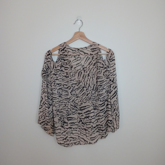 Lovers + Friends Cold Shoulder Top Abstract Print XS - Picture 5 of 8